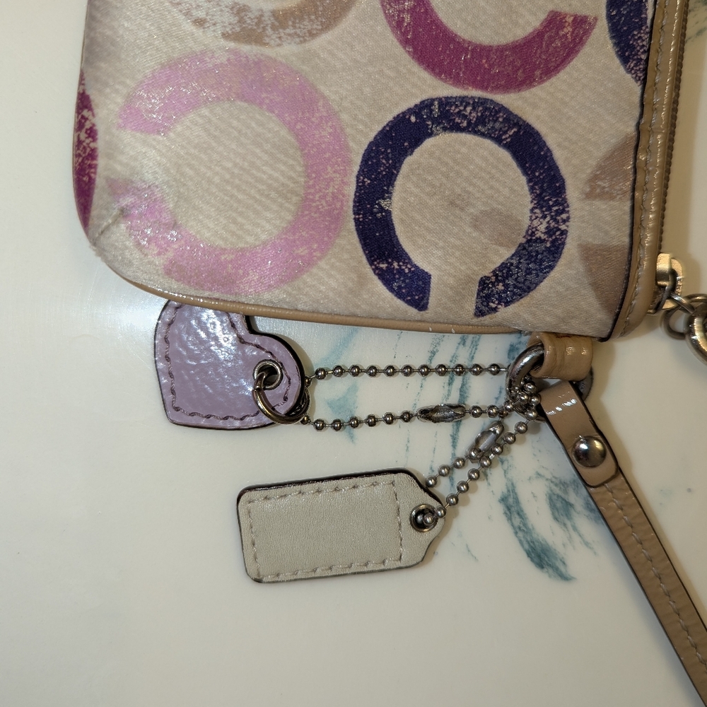 Coach Gesso Op Art Metallic Wristlet - Picture 14 of 16